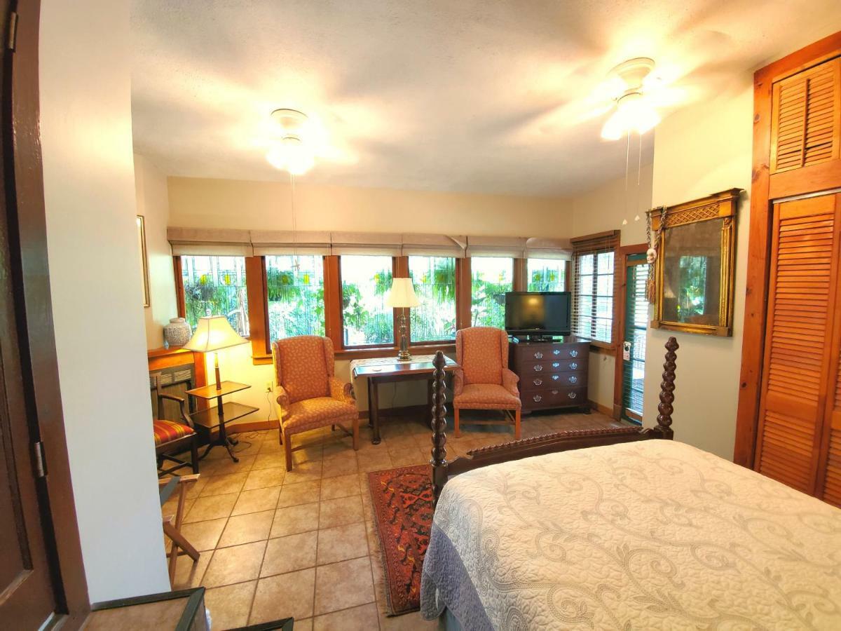 Lions Bed & Breakfast