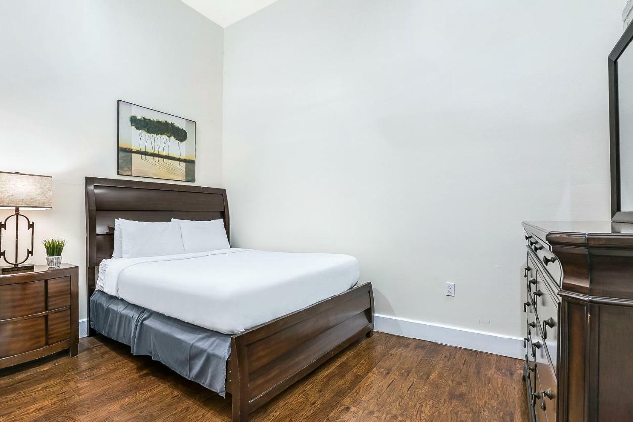 Aparthotel Stylish 4br In Downtown By Hosteeva 4*