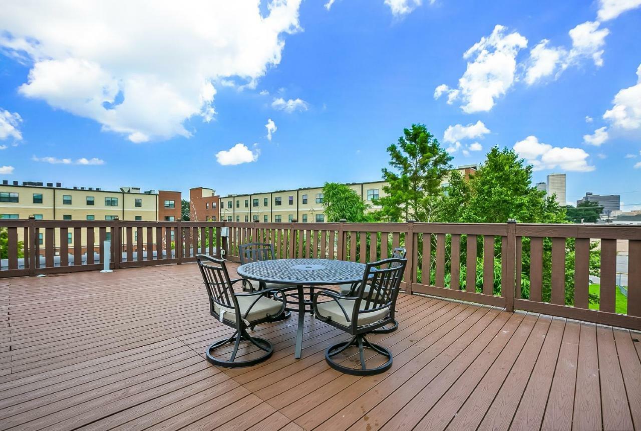 Stylish 4br In Downtown By Hosteeva 4*