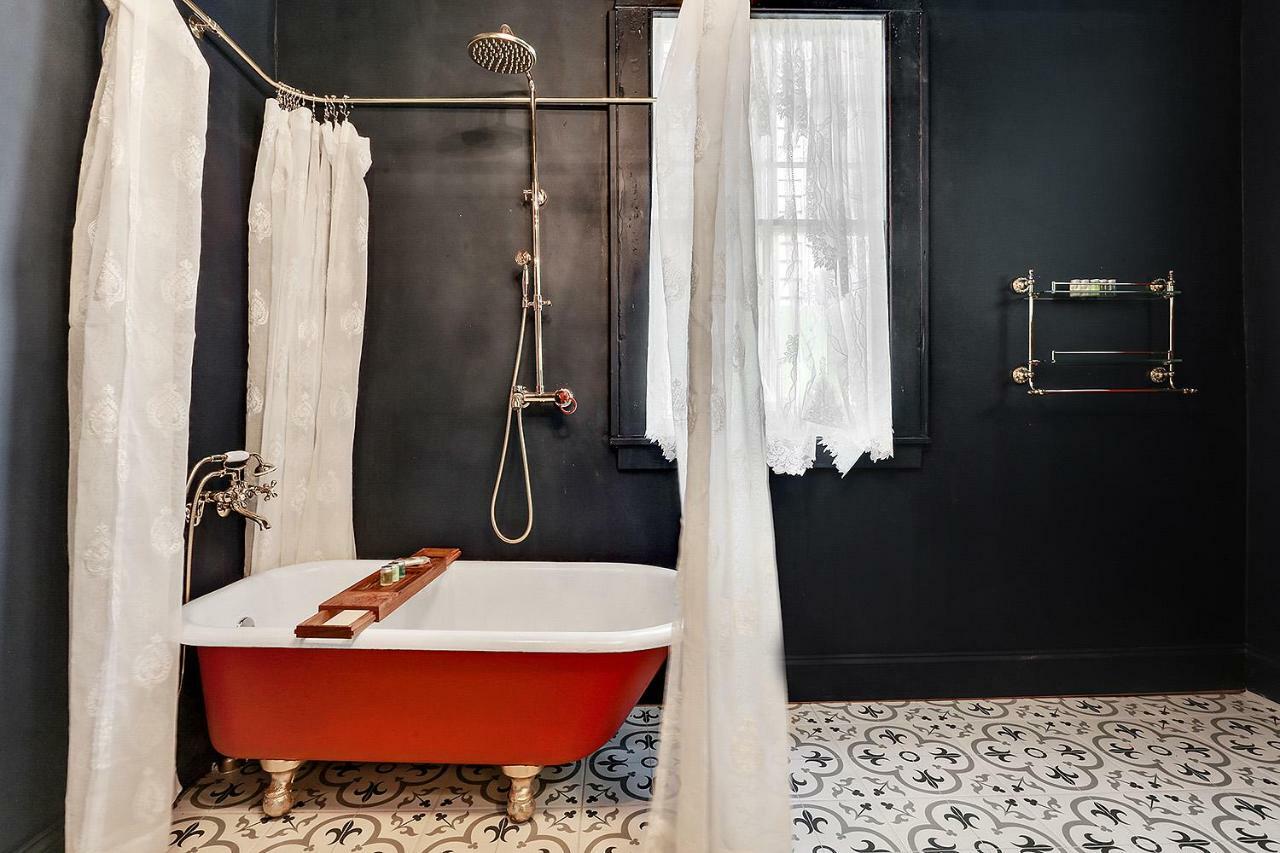 Holiday home Elegant Renovated House With Relaxing Courtyard *