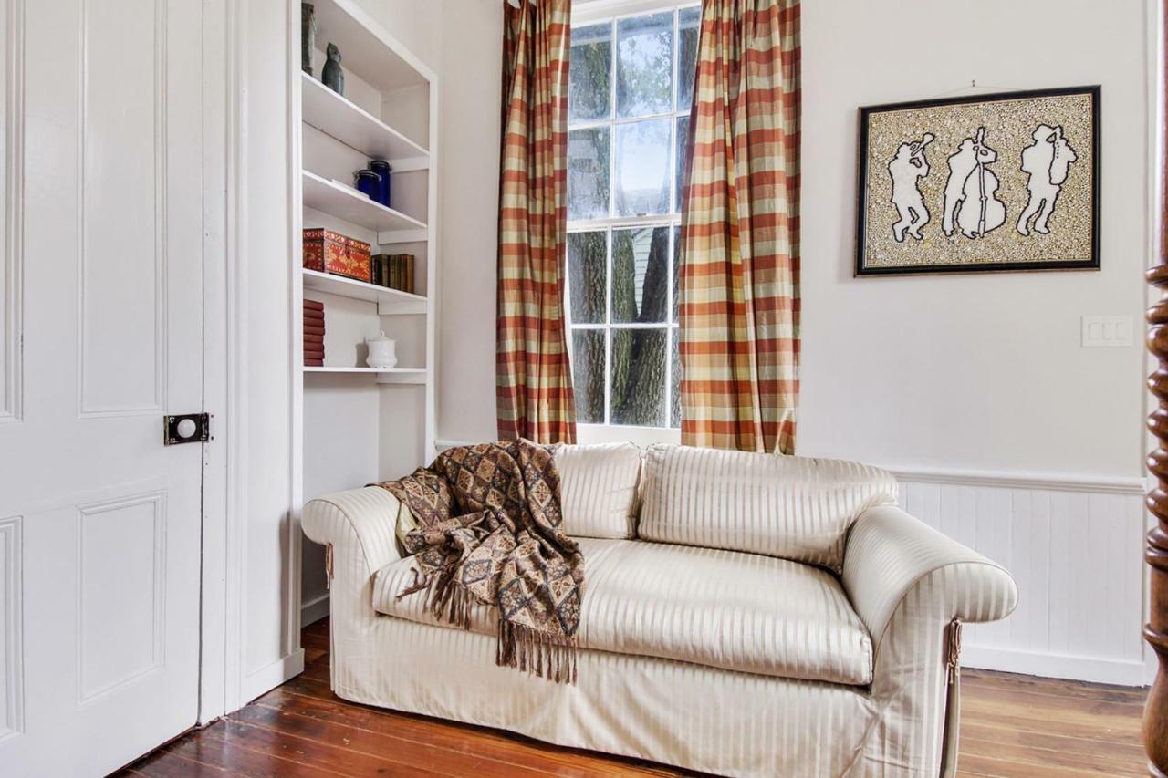 Historic Garden District Victorian Mansion Guest house
