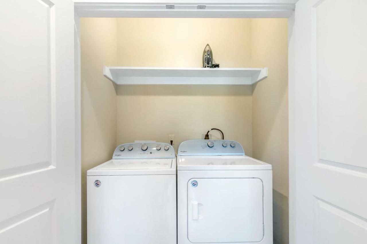 New Construction Townhouse Near Hot Spots Guest house