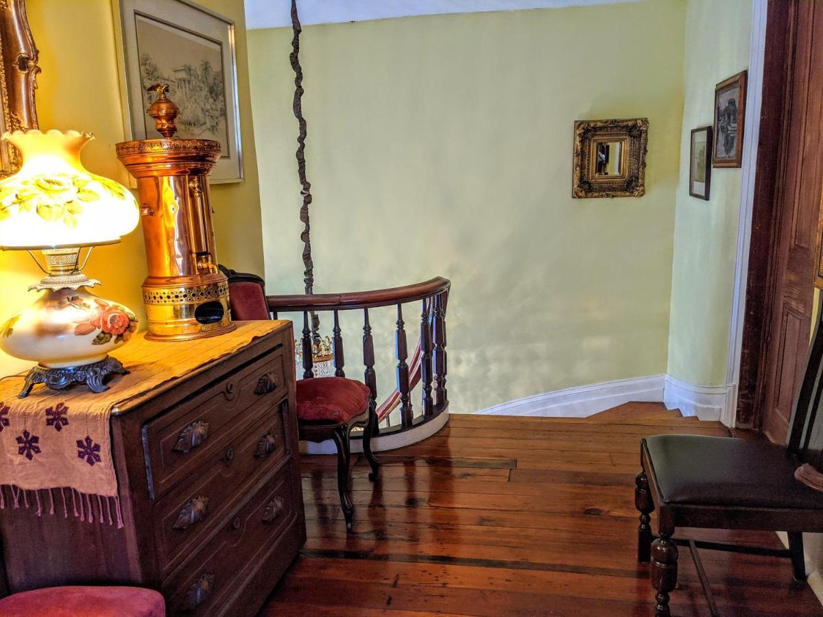 Parisian Courtyard Bed & Breakfast