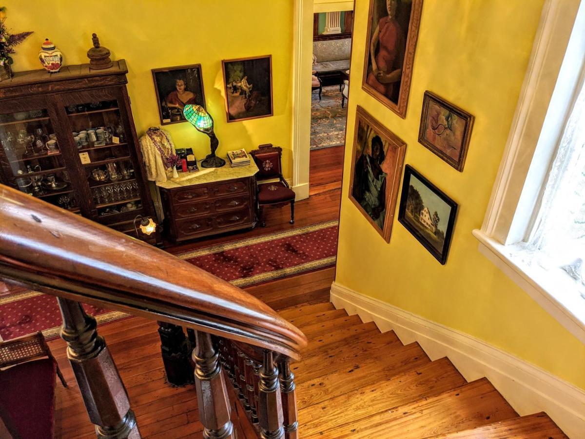 Parisian Courtyard Bed & Breakfast 3*