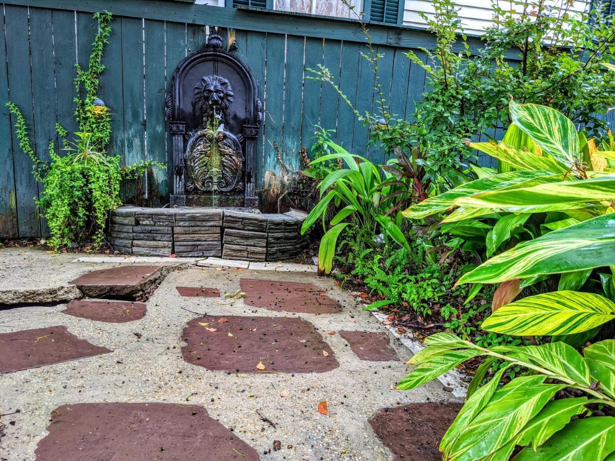 Bed & Breakfast Parisian Courtyard