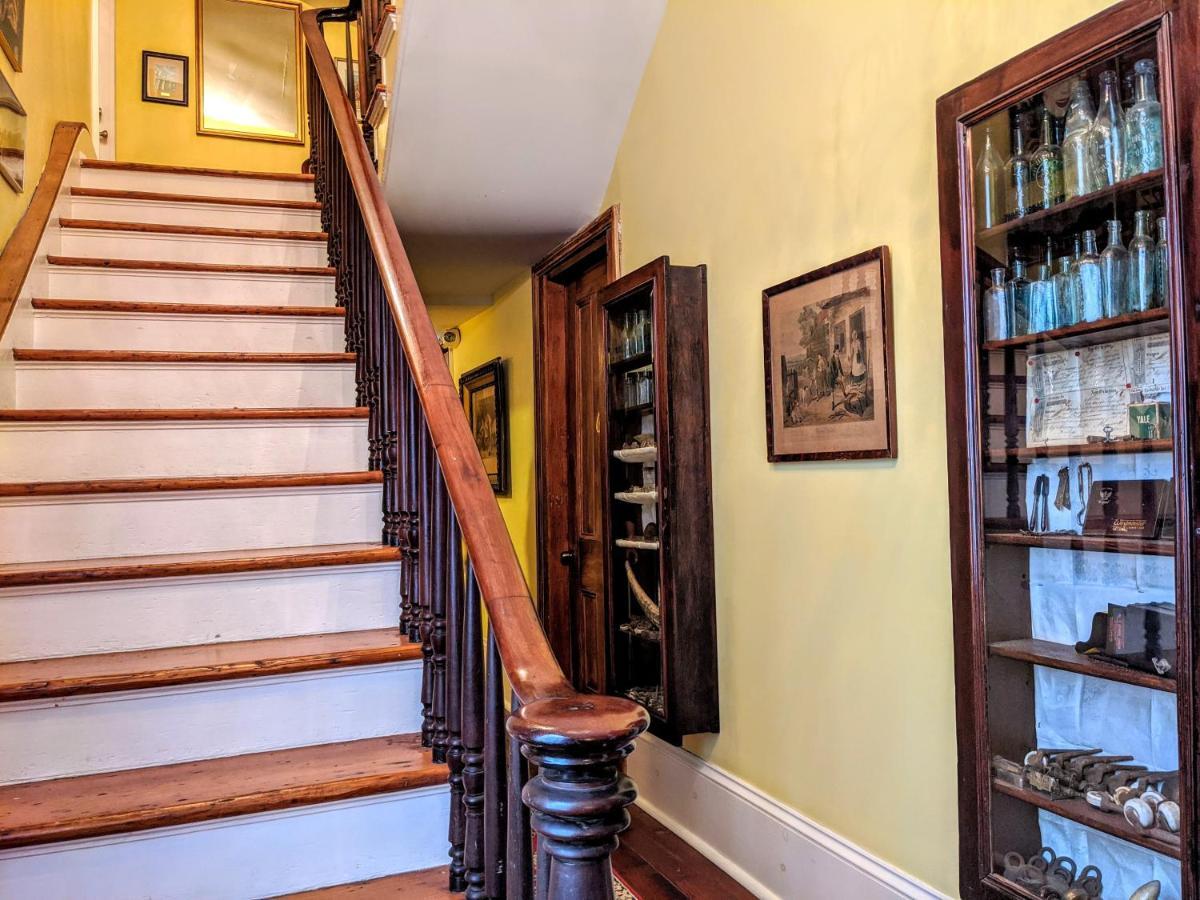 Parisian Courtyard Bed & Breakfast 3*