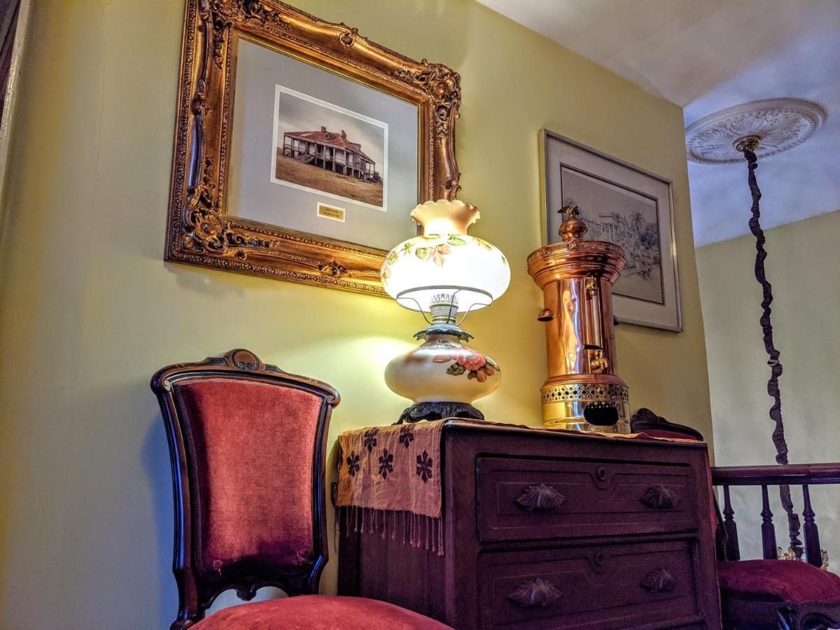 Parisian Courtyard 3*