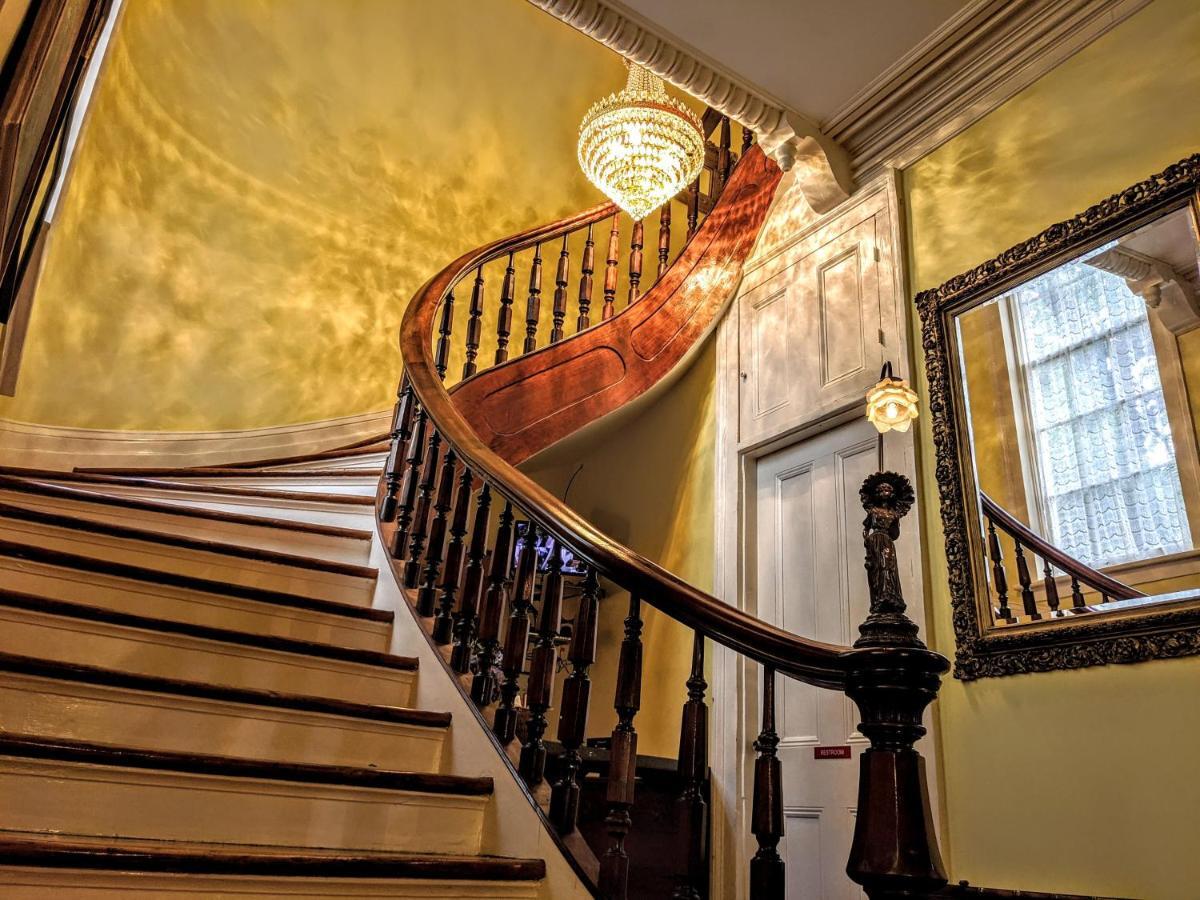 Bed & Breakfast Parisian Courtyard New Orleans