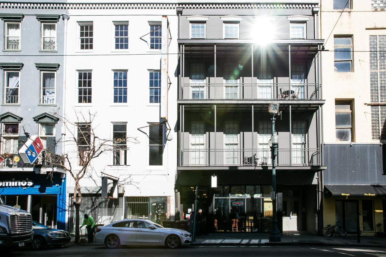 Stay Alfred On North Carondelet Street *