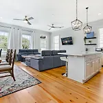 Apartment Hosteeva Amazing 4 Bedroom Modern With Balcony Near Frnch Quarter New Orleans
