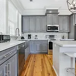 Hosteeva Amazing 4 Bedroom Modern With Balcony Near Frnch Quarter Apartment New Orleans