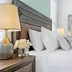 Hosteeva Amazing 4 Bedroom Modern With Balcony Near Frnch Quarter * New Orleans