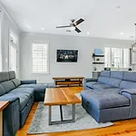 Hosteeva Amazing 4 Bedroom Modern With Balcony Near Frnch Quarter *