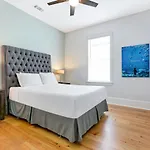 Hosteeva Amazing 4 Bedroom Modern With Balcony Near Frnch Quarter *