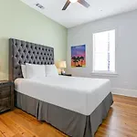 Hosteeva Amazing 4 Bedroom Modern With Balcony Near Frnch Quarter *