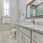 Hosteeva Amazing 4 Bedroom Modern With Balcony Near Frnch Quarter *