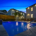Hosteeva Amazing 4 Bedroom Modern With Balcony Near Frnch Quarter Apartment