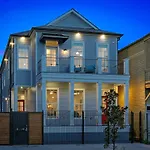 Hosteeva Amazing 4 Bedroom Modern Condo With Balcony Near Frnch Quarter