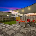 Private 2Br In Uptown By Hosteeva