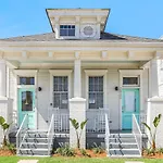 Private 2Br In Uptown By Hosteeva