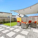 Private 2Br In Uptown By Hosteeva