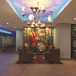 La Quinta Inn & Suites By Wyndham New Orleans Downtown