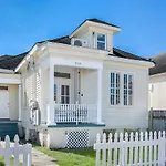 Uptown Spacious 4Bd/3Ba With Historic Charm