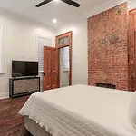 Holiday home Canal Street Mansion Sleeps 15