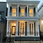 Canal Street Mansion Sleeps 15 *