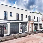 St Charles-Mardi Gras 6Bd Home