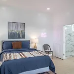 Downtown Vibrant Gray Loft 2318 *