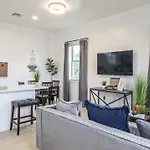 Apartment Downtown Vibrant Gray Loft 2318