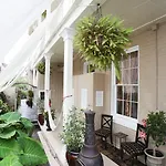 Fleur De Lis Mansion Bed & Breakfast