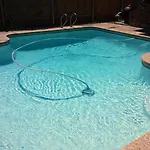 Hotel Orleans House With Pool & Parking, Peaceful Block *