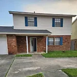 Hotel Orleans House With Pool & Parking, Peaceful Block