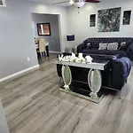 Hotel Orleans House With Pool & Parking, Peaceful Block New Orleans