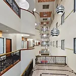 Wyndham Garden Baronne Plaza Hotel 3*