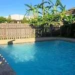 Hotel Orleans House With Pool & Parking, Peaceful Block