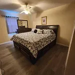 Hotel Orleans House With Pool & Parking, Peaceful Block