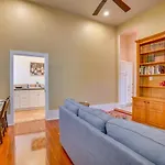 Cozy Getaway Near Magazine Street! Apartment
