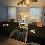 Cozy 2-bedroom Unit In Beautiful With Wifi, Ac Apartment