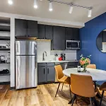 The Pelican By Hosteeva Apartment *