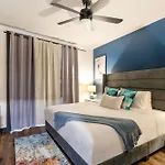 The Pelican By Hosteeva Apartment