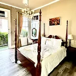 Fleur De Lis Mansion Bed & Breakfast