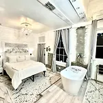 Fleur De Lis Mansion Bed & Breakfast