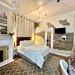 Fleur De Lis Mansion 4*