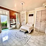 Fleur De Lis Mansion
