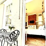 Fleur De Lis Mansion Bed & Breakfast 4*