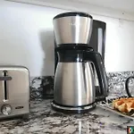 Entire Spacious Vacation Home - 1 Mile To All Attractions