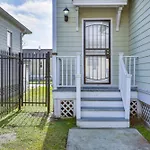 4 Mi To French Quarter Bright New Orleans Home!